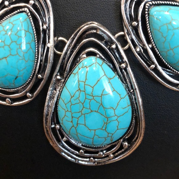 Necklace and earring Set - Picture 4 of 6